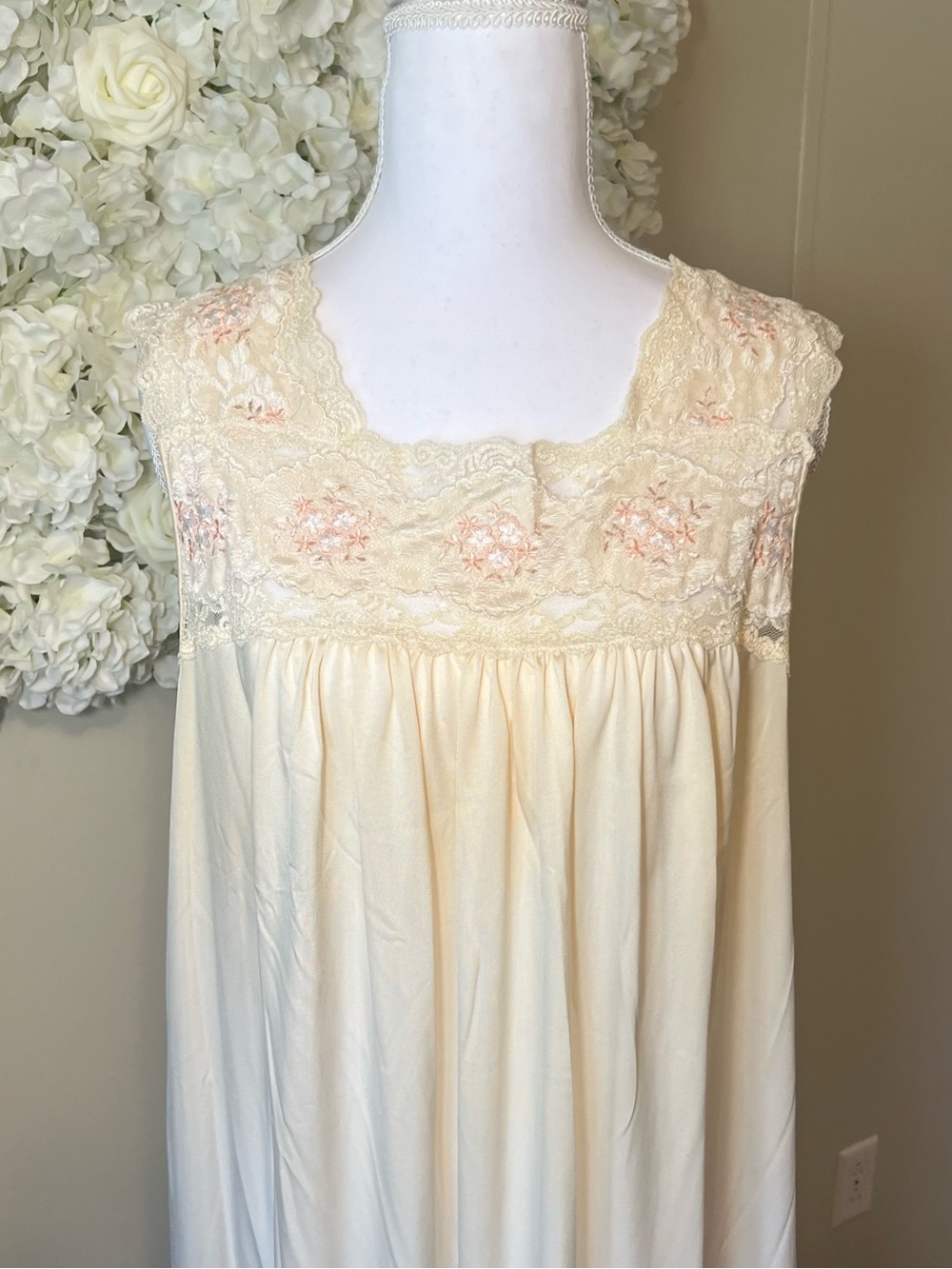 Vintage Nylon Cream Long Lace Yoke Nightgown - Feminine Long Slip - Picture 5 of 9
